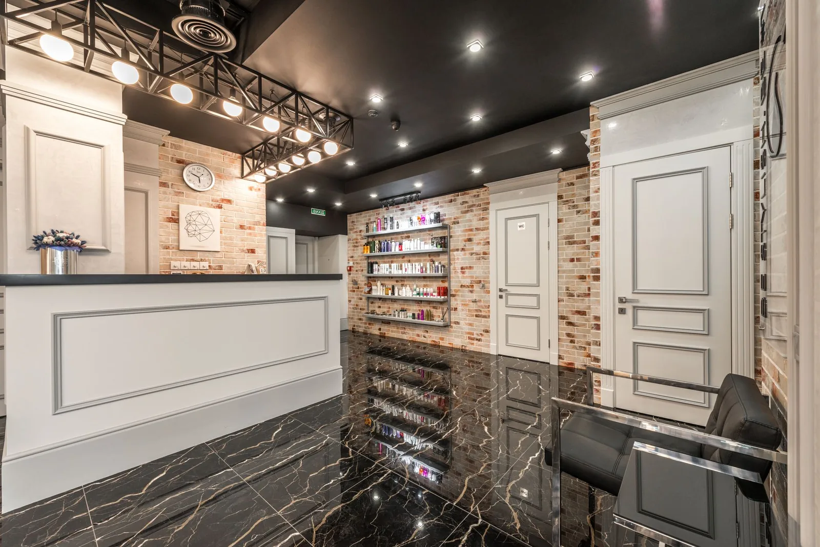 Modern beauty parlour reception desk illustrating a beauty parlour management system in action