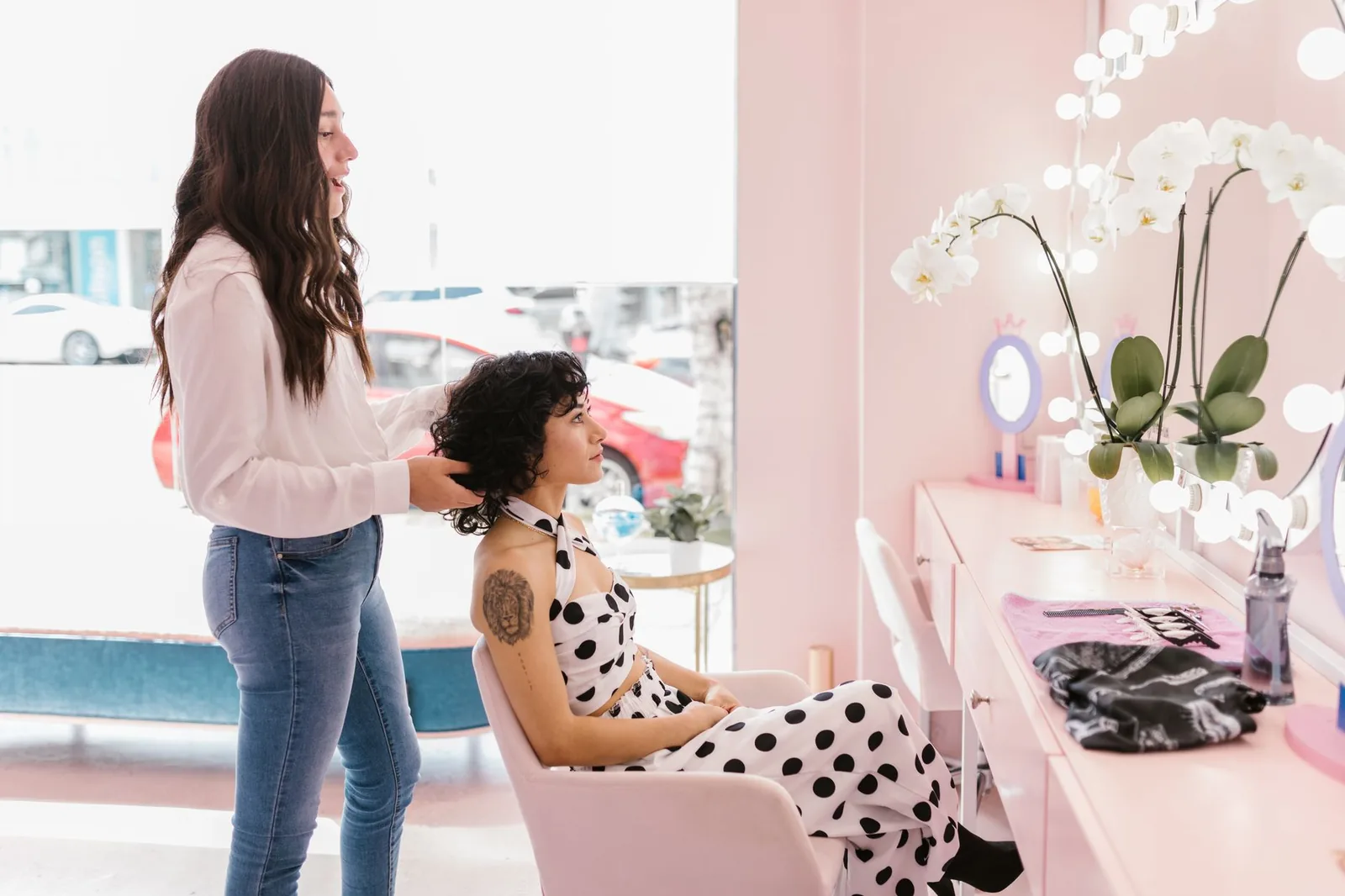 Hairstylist consulting with a client in a salon, supporting customer loyalty and repeat visits
